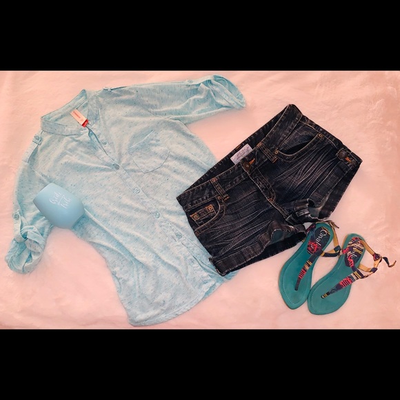 ❗️SOLD❗️ Aqua Button Down Quarter Sleeve Shirt - Picture 8 of 8